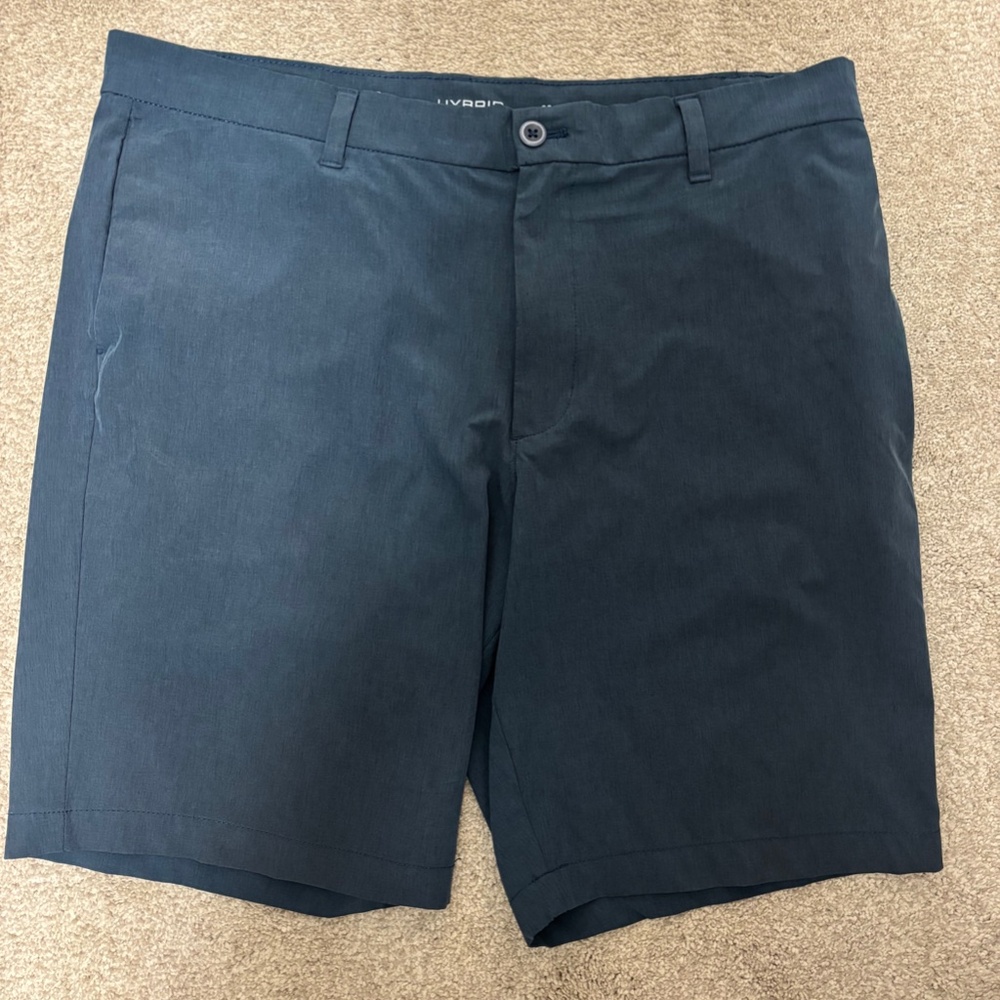 Men's Shorts  Izod Advantage  Hybrid Short   36" Waist    Blue/Gray Color